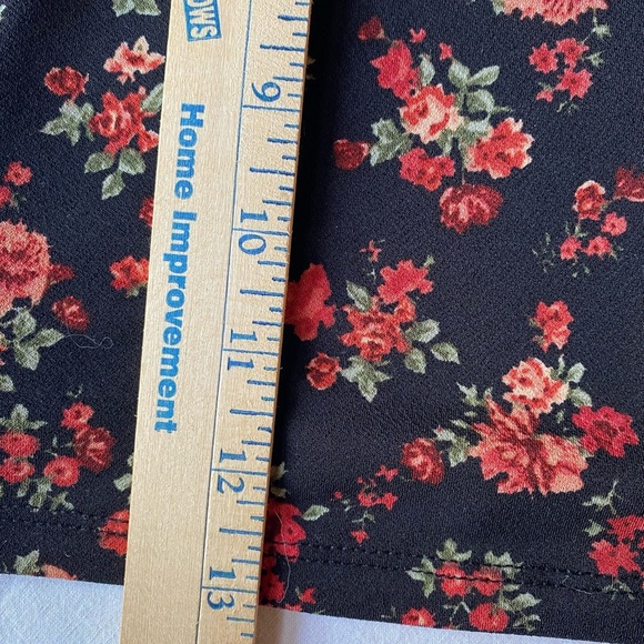 Y2K Forever 21 Black Floral Cropped Tank Top - Picture 6 of 6